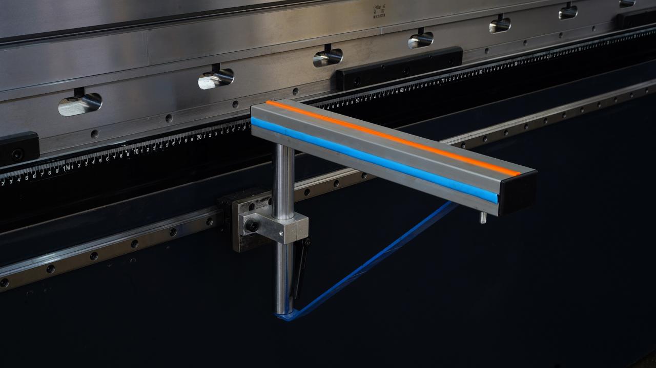 Wc67k-400T Cnc Plc เครื่องดัดแผ่นด้วยตนเอง Hydraulic Nc Press Brake Machine