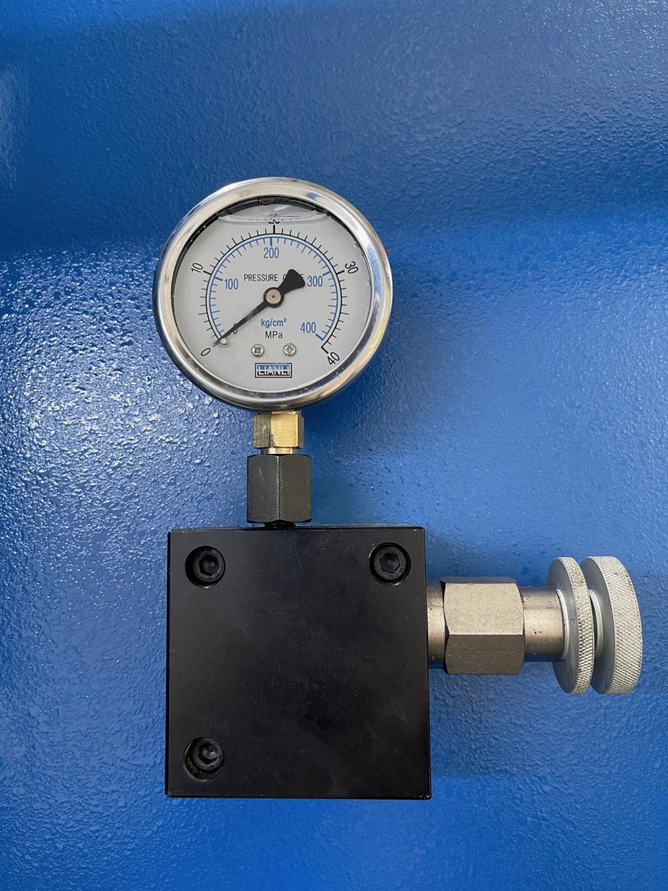 Wc67k-400T Cnc Plc เครื่องดัดแผ่นด้วยตนเอง Hydraulic Nc Press Brake Machine