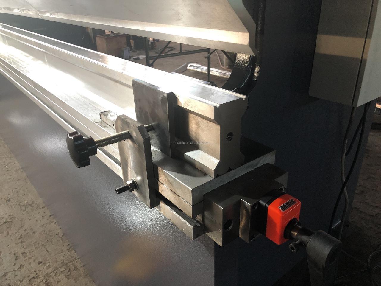Wc67k Cnc Aluminum Iron Plate Hydraulic Press Brake Cnc Metal Sheet Bending Machine Wc67k Cnc แผ่นเหล็กอลูมิเนียมไฮดรอลิกดเบรค Cnc เครื่องดัดแผ่นโลหะ