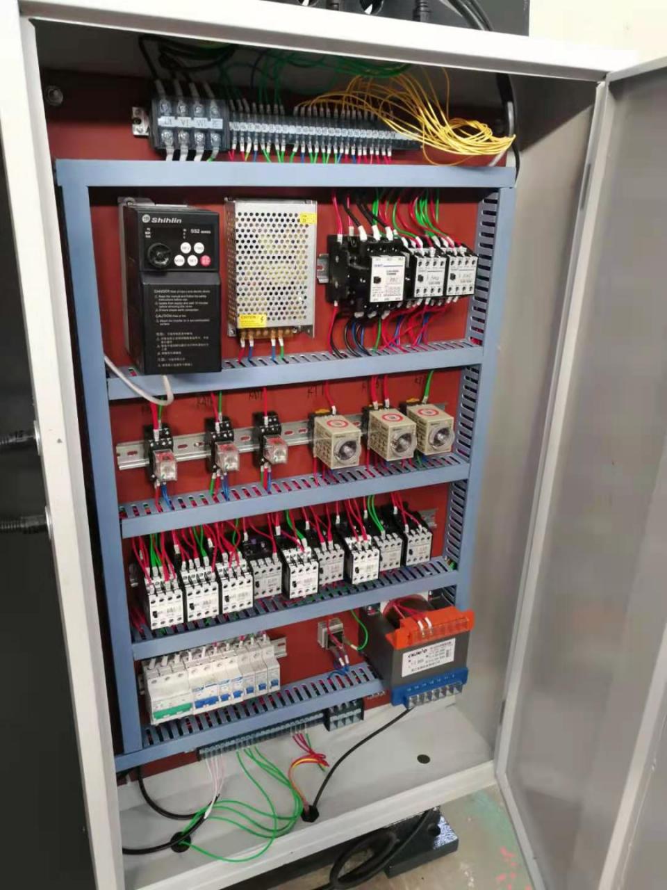 Wc67y-160 4000 Hydraulic Press Brake Cnc Metal Bending Machine For 4000mm Width Steel Wc67y-160 4000 ไฮดรอลิกดเบรค Cnc เครื่องดัดโลหะสำหรับเหล็กกว้าง 4000mm