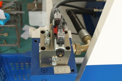 Wc67yk 80 100 160 200 Ton 3200mm E21 Nc Sheet Metal Oil Hydraulic Press Brake Price Wc67yk 80 100 160 200 Ton 3200mm E21 Nc แผ่นโลหะน้ำมันไฮดรอลิกดเบรคราคา